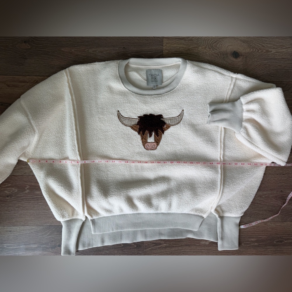 Tricia Fix Farm Friend Sweater Womens XL White Fleece Highland Cow Pullover USA - Picture 7 of 9